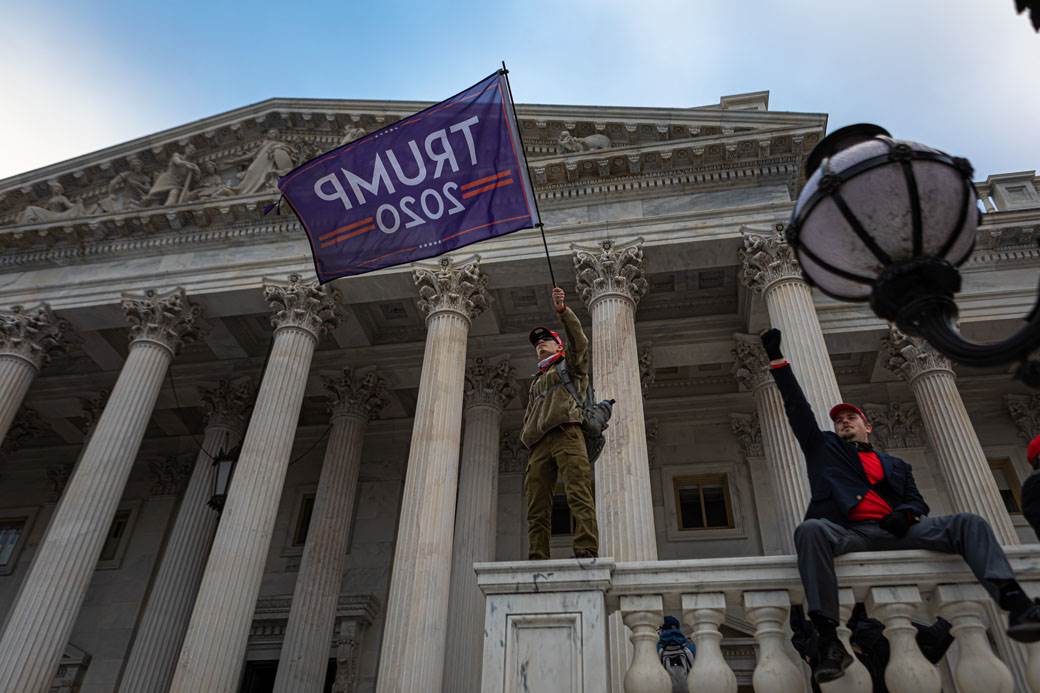 Protesti Amerika Kapitol (5).jpg