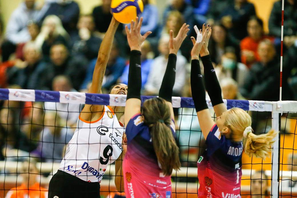 Železnicar Ezačibaši odbojka 7.jpg