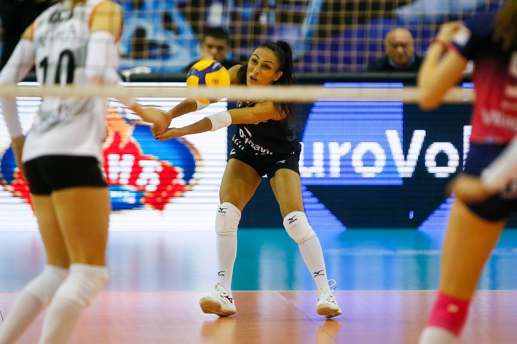 Železnicar Ezačibaši odbojka 12.jpg