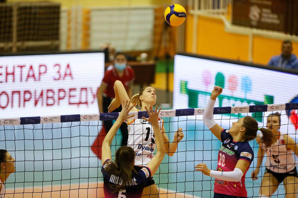 Železnicar Ezačibaši odbojka 14.jpg