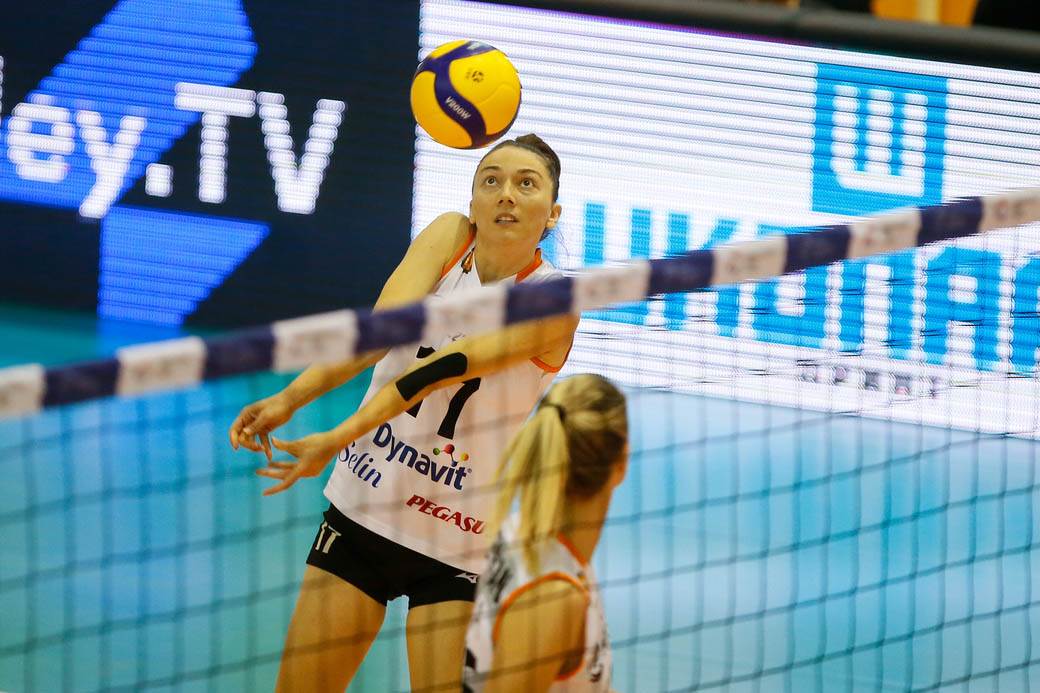 Železnicar Ezačibaši odbojka 16.jpg