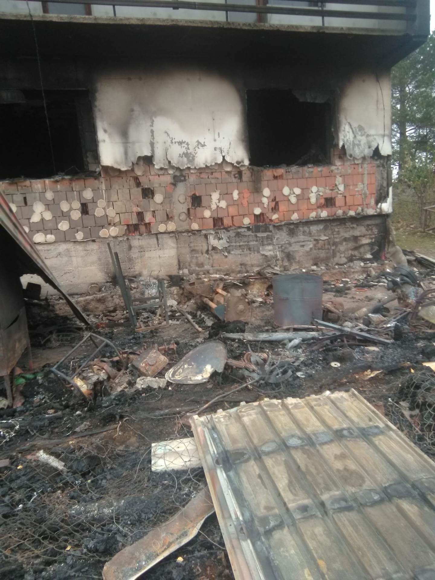 Izgorela kuća (10).jpg