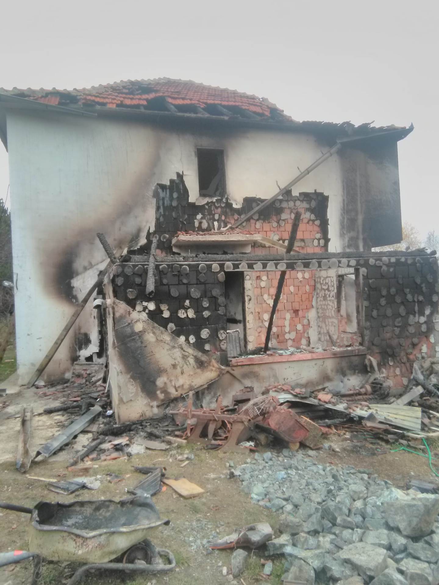 Izgorela kuća (12).jpg