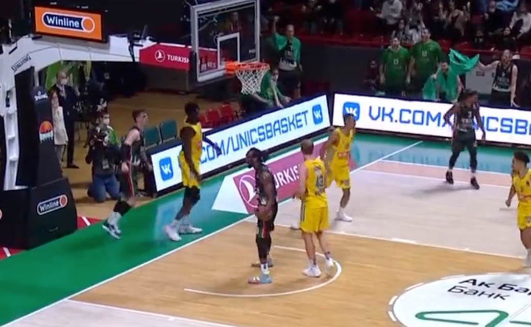 Mario Hezonja zakucavanje 2.jpg