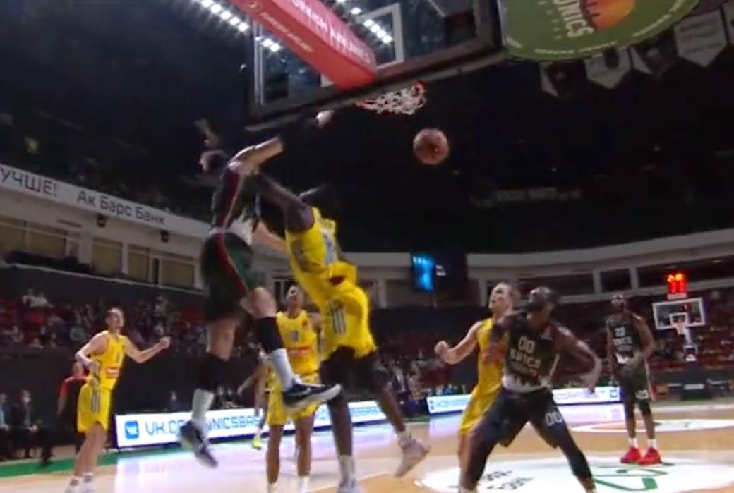 Mario Hezonja zakucavanje 6.jpg