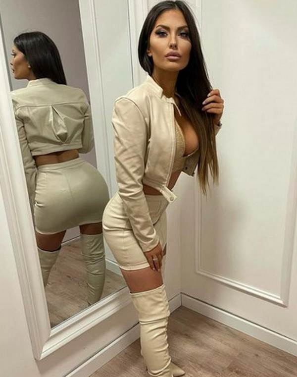 Ana Radulović u miniću