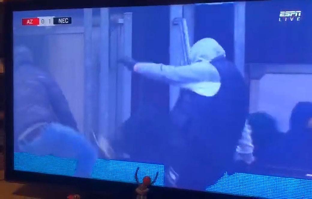 navijači na terenu 5.jpg