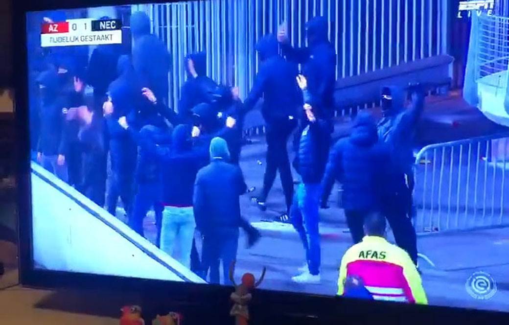 navijači na terenu 7.jpg