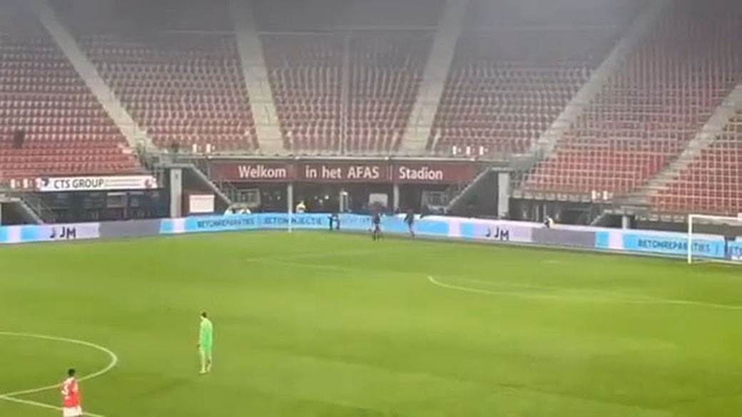 navijači na terenu 4.jpg