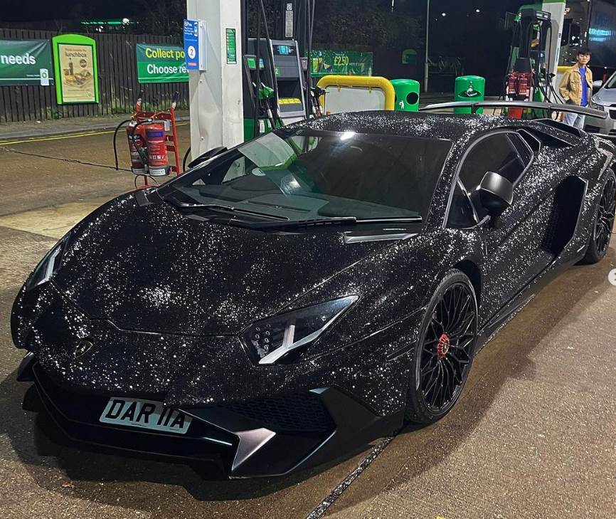 Darija Radionova ukrasila lamborginija kristalima