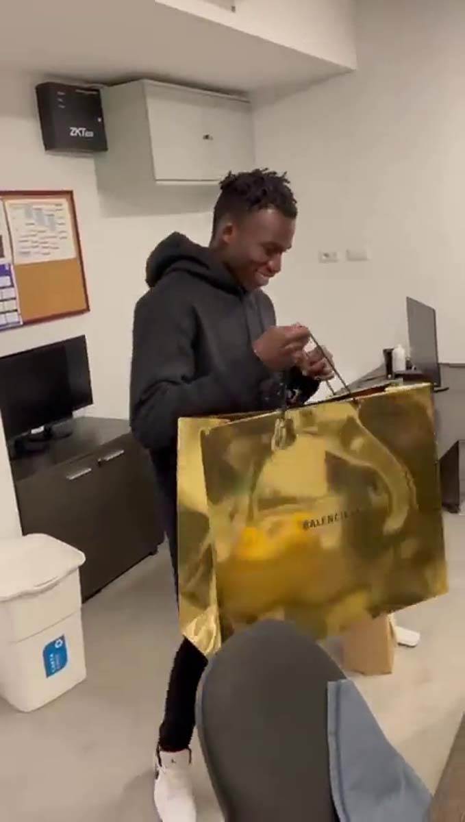 Felix Afena-Gyan, Murinjo, Patike (7).jpg