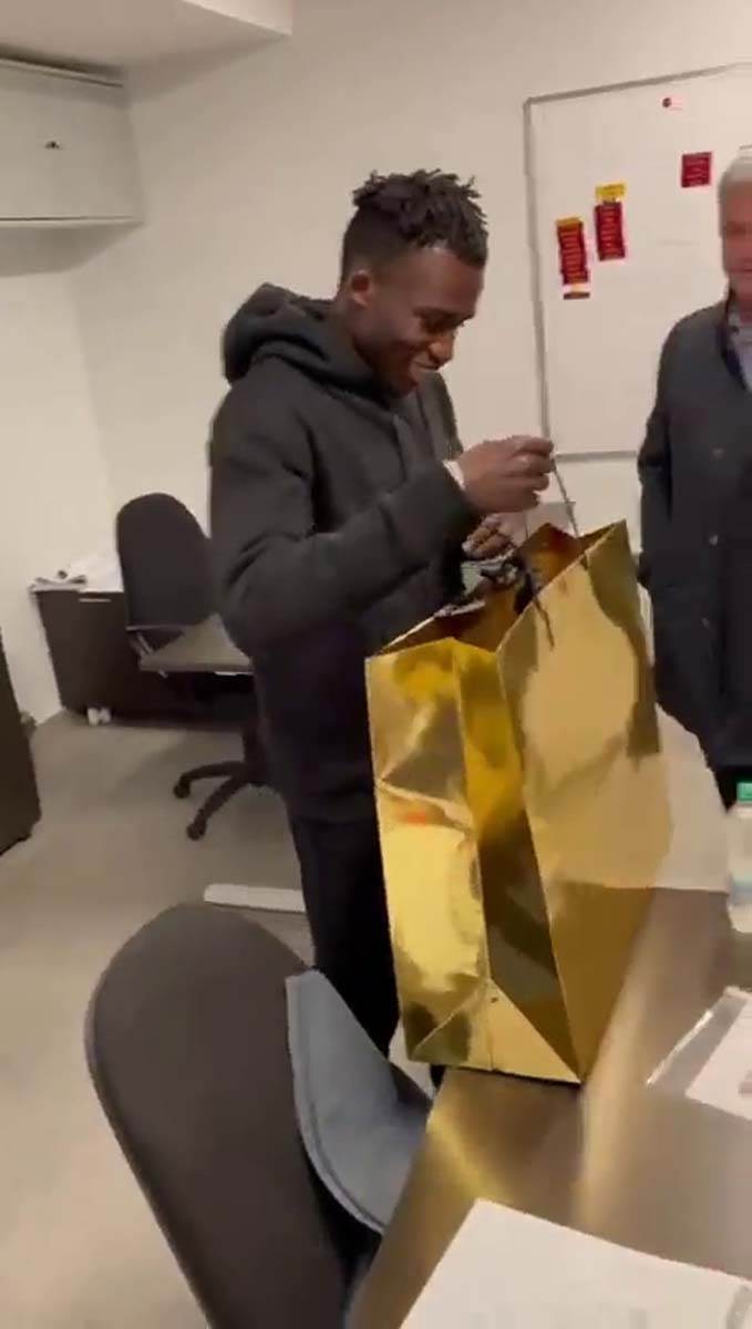 Felix Afena-Gyan, Murinjo, Patike (8).jpg