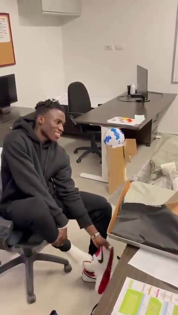 Felix Afena-Gyan, Murinjo, Patike (11).jpg