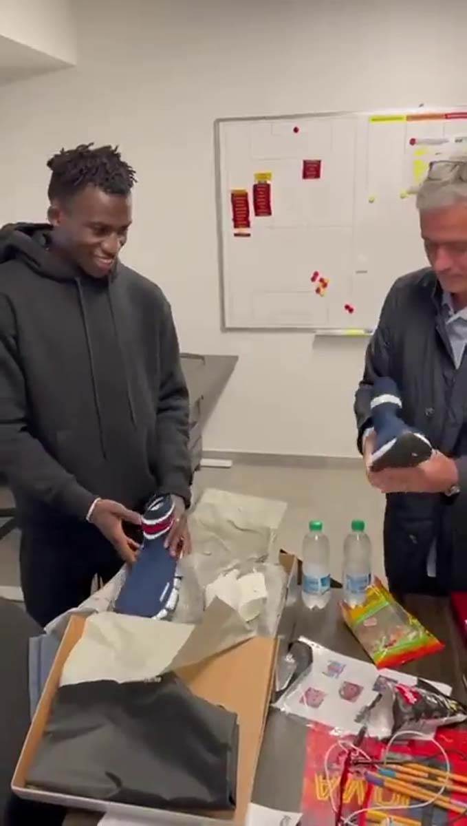 Felix Afena-Gyan, Murinjo, Patike (13).jpg