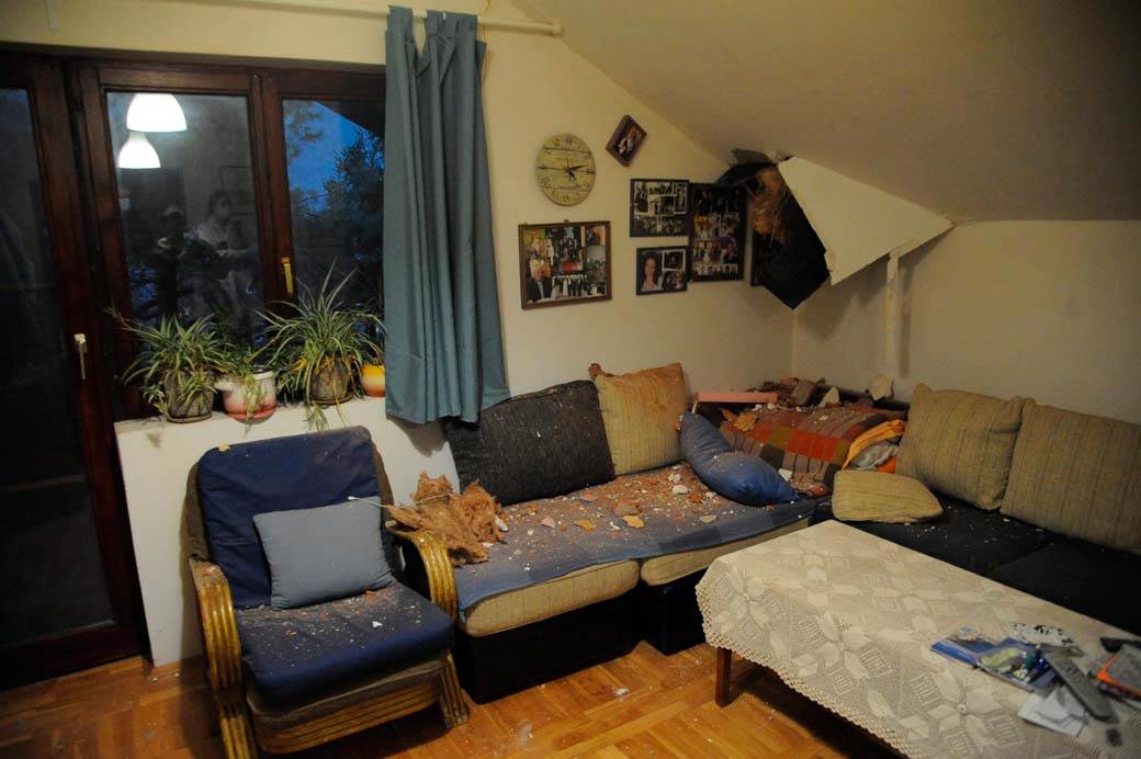 Geler pogodio kuću leštane eksplozija (4).jpg