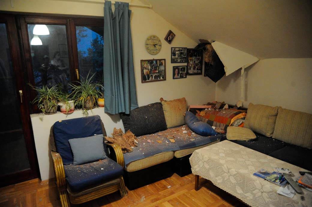 Geler pogodio kuću leštane eksplozija (5).jpg