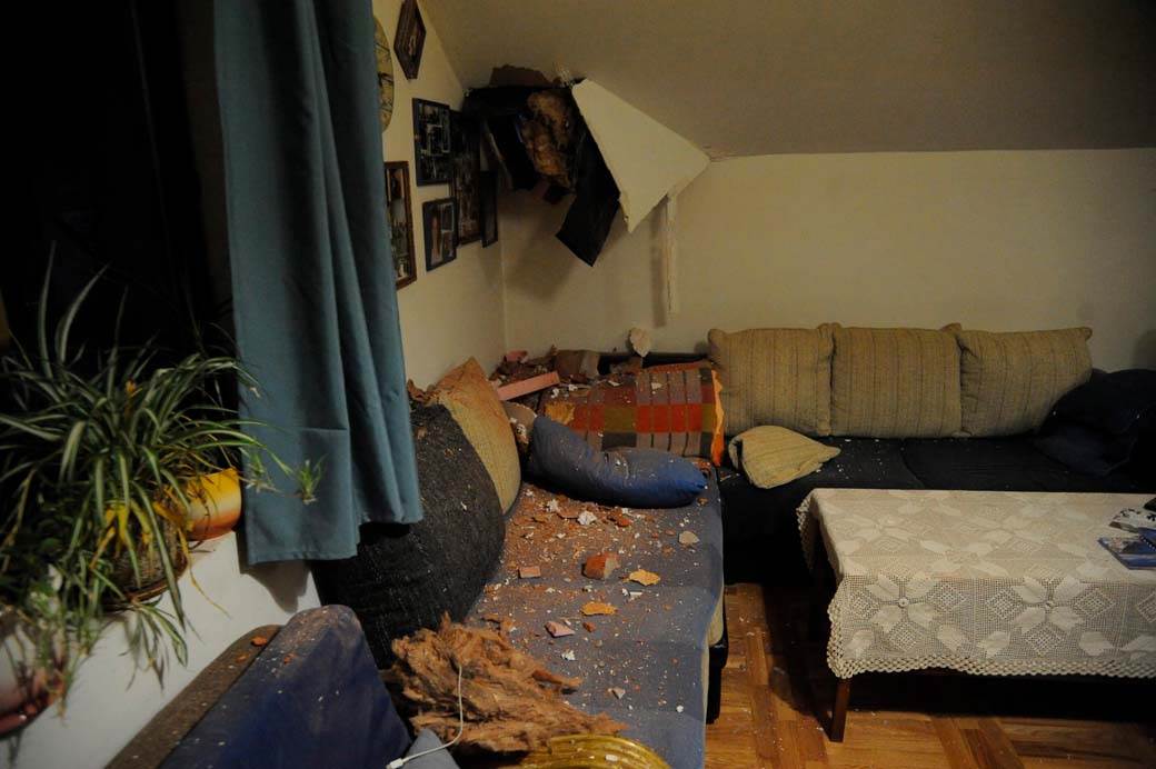 Geler pogodio kuću leštane eksplozija (6).jpg