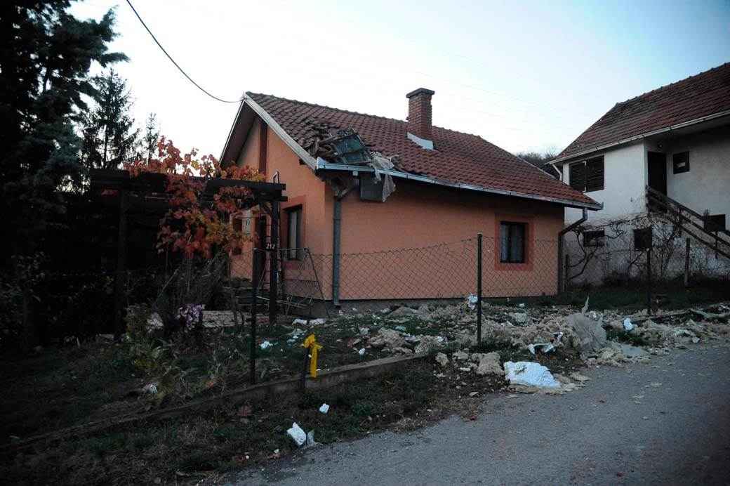 Geler pogodio kuću leštane eksplozija (12).jpg