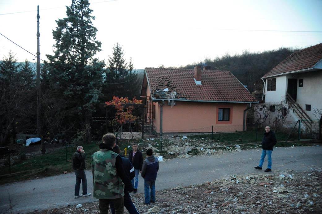 Geler pogodio kuću leštane eksplozija (15).jpg