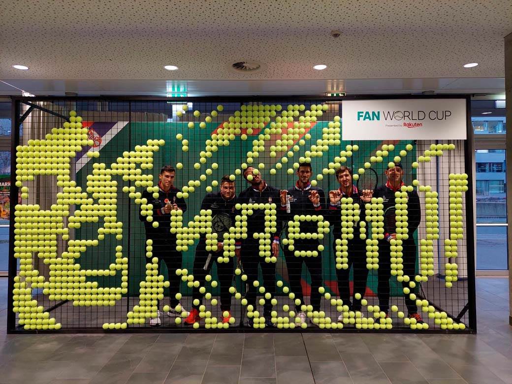 Novak Đoković od loptica (7).jpg