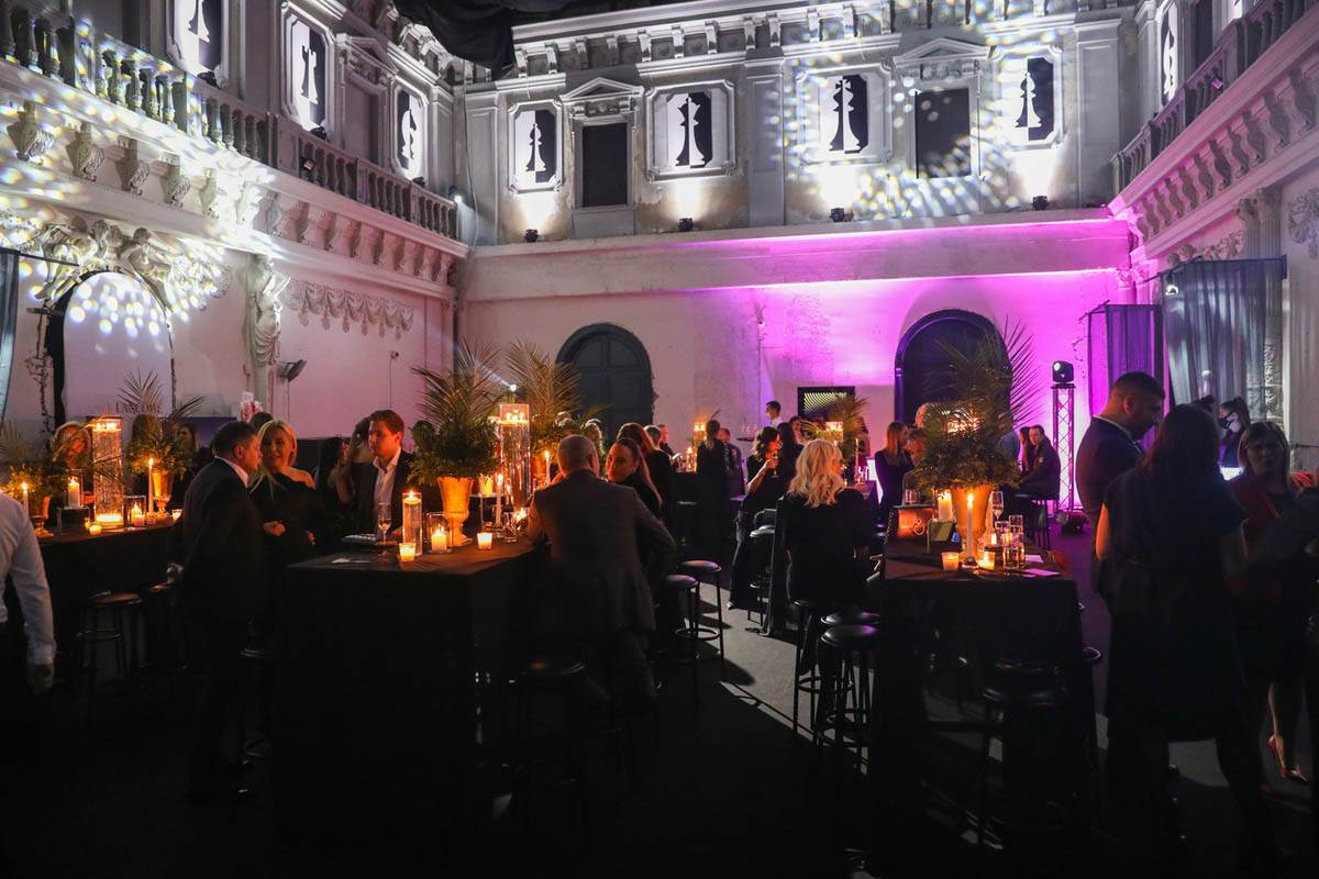 Prelep enterijer bioskopa Balkan.jpg