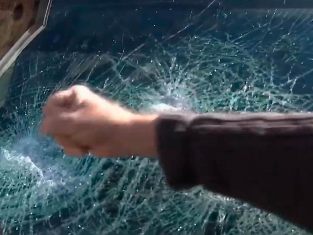 uništen auto vašington osveta 5.jpg