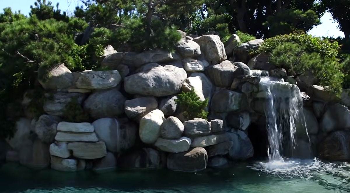 Hju Hefner vila 3.jpg