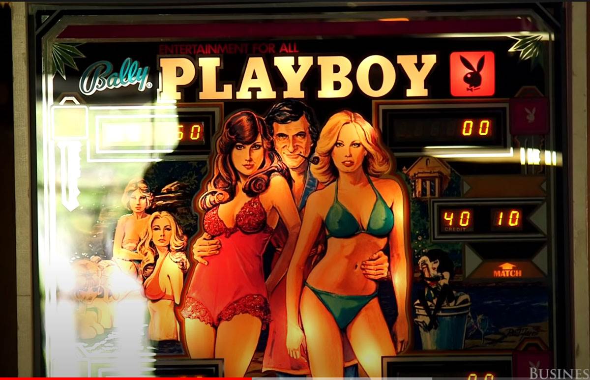 Hju Hefner vila 6.jpg