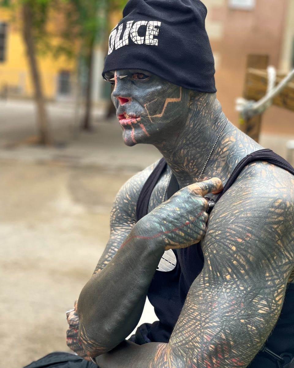 Black alien project (11).jpg