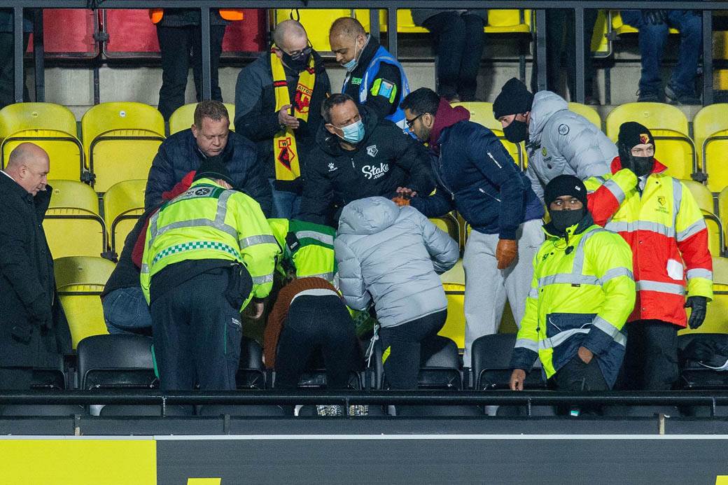 Prekid meča Votford Čelsi navijaču pozlilo