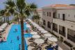 Hotel, bazen, suncobrani, ležaljke, turisti, Krit