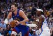 Šej Gildžus Aleksander i Nikola Jokić na meču Denver Oklahoma
