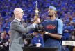 Šej Gildžes-Aleksander sa MVP trofejem.