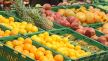 Voće u marketu, pomorandže, ananas, limun, kivi