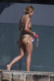 rita ora paparaco paparazzi bikini grudi plaza fotografije