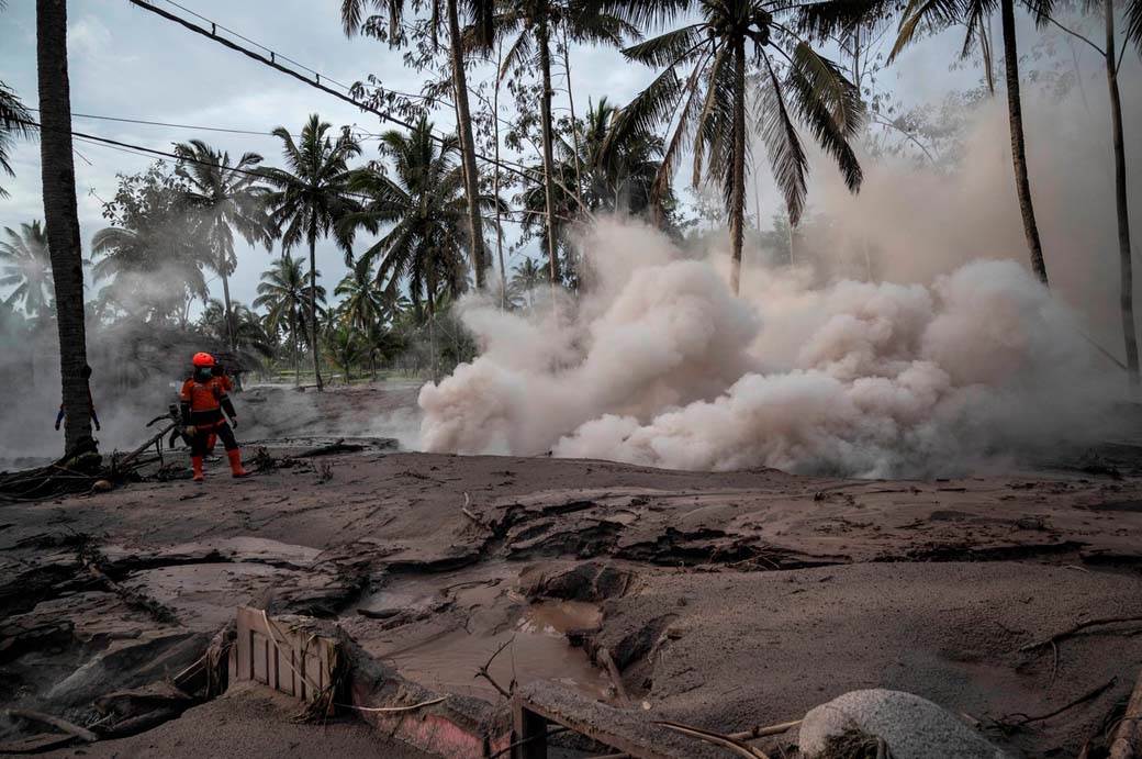 Indonezija vulkan erupcija (19).jpg