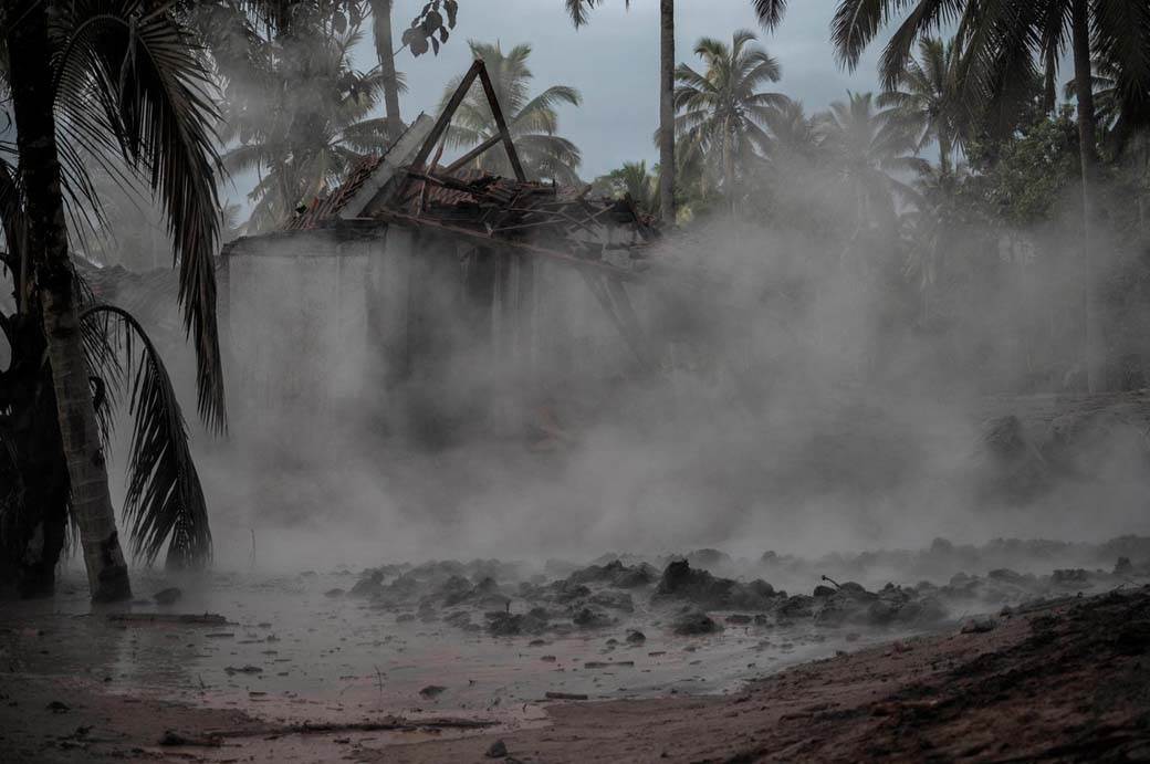 Indonezija vulkan erupcija (20).jpg