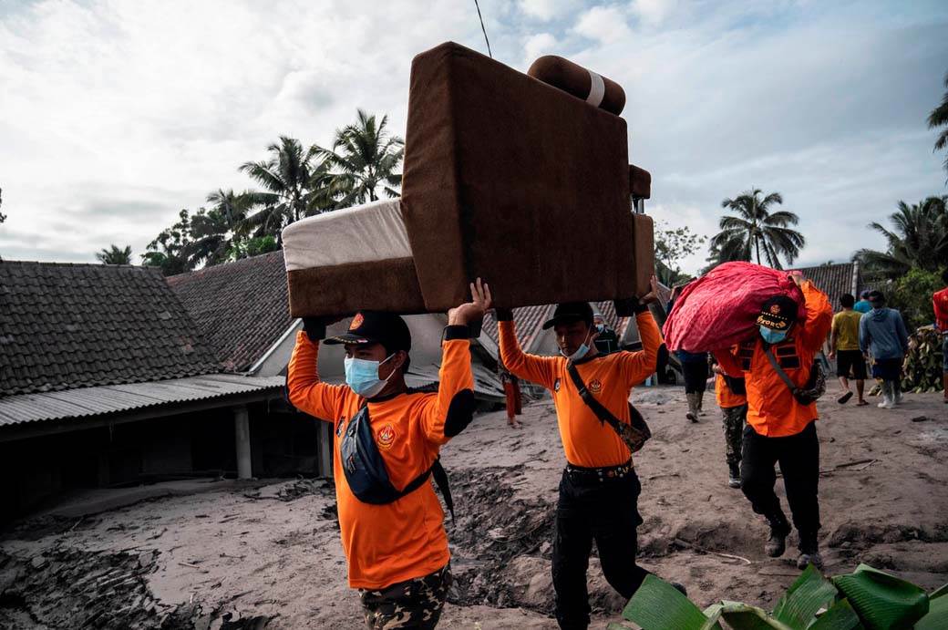 Indonezija vulkan erupcija (21).jpg