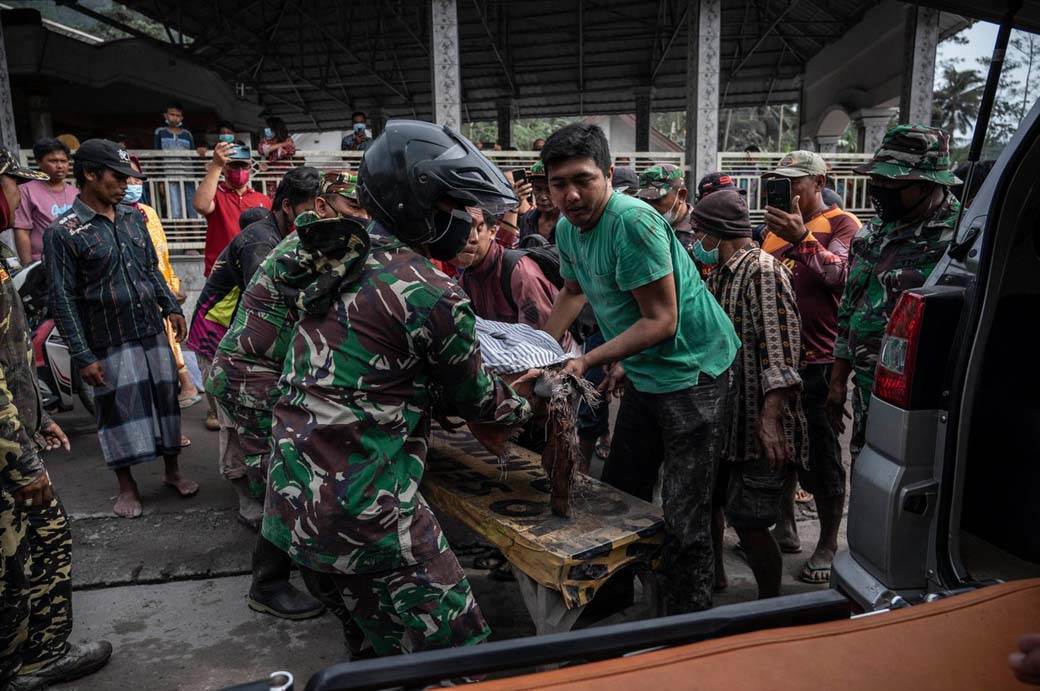 Indonezija vulkan erupcija (26).jpg