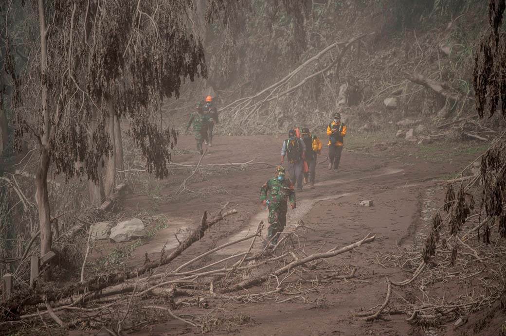Indonezija vulkan erupcija (27).jpg