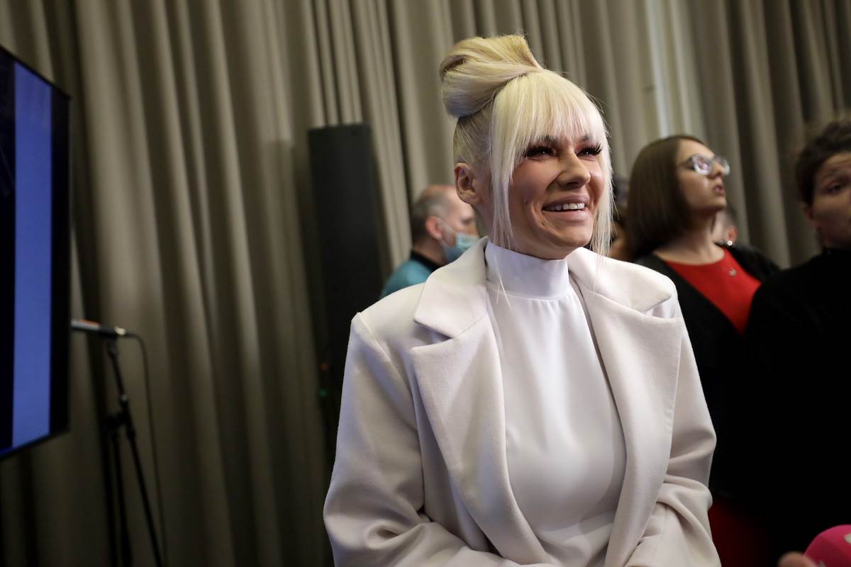 Nataša Bekvalac, Frizura (6).jpg