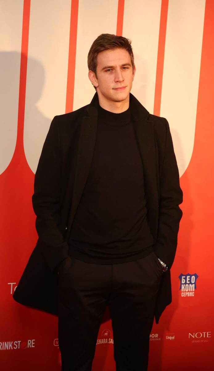 Bjela sa ženom i ćerkom na proslavi uspeha filma Toma 