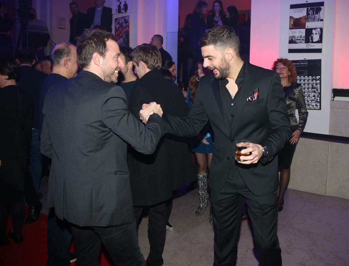 Bjela sa ženom i ćerkom na proslavi uspeha filma Toma 