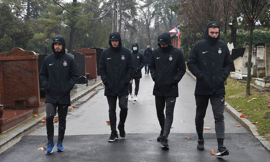 Momčilo Moca Vukotić sahrana šal i zastava Partizana foto