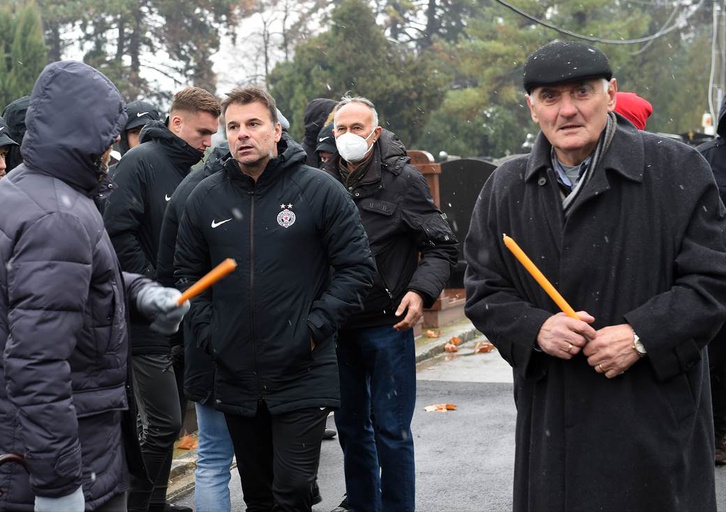 Momčilo Moca Vukotić sahrana šal i zastava Partizana foto