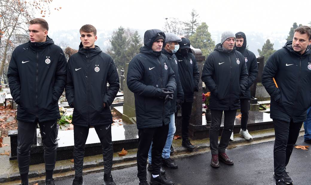 Momčilo Moca Vukotić sahrana šal i zastava Partizana foto