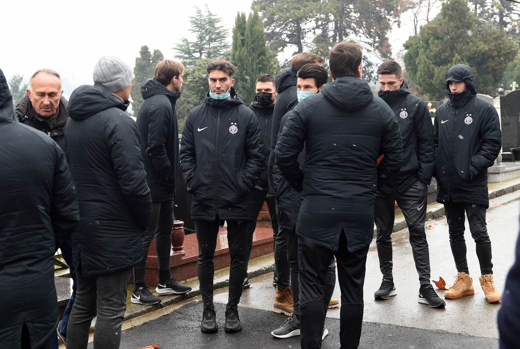 Momčilo Moca Vukotić sahrana šal i zastava Partizana foto