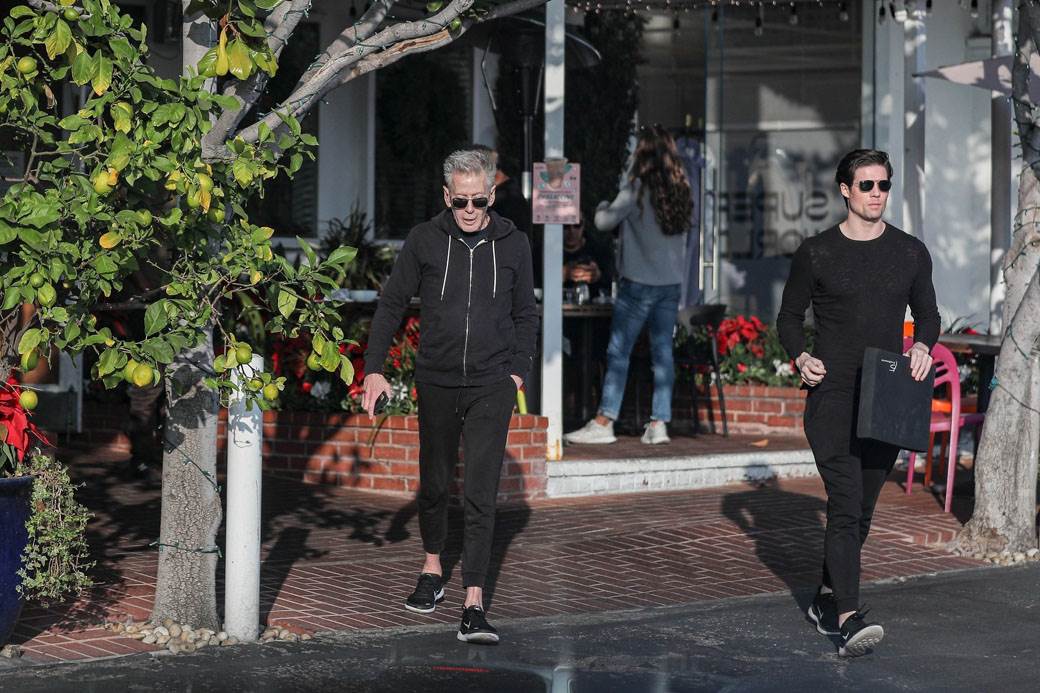 Kelvin klajn i mladi dečko (7).jpg