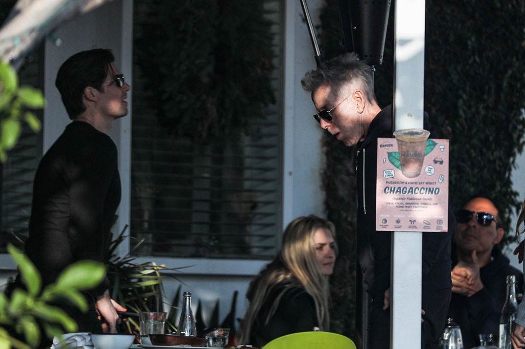 Kelvin klajn i mladi dečko (8).jpg