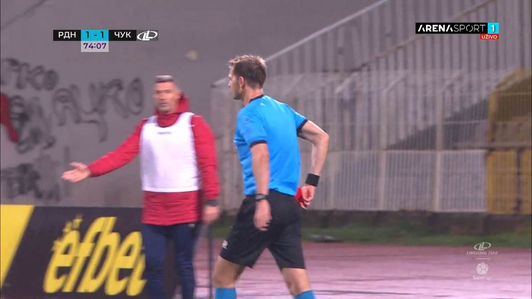 Saša Ilić crveni karton 8.29.05.jpg